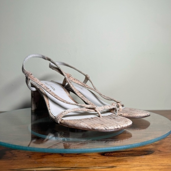 Pelle Moda Francis Low Heeled Thong Toe Sandal - natural - size 6 - Picture 9 of 15